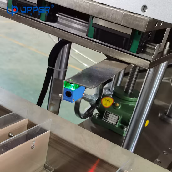 Ensemble de vaisselle unique avion cuillère en plastique fourchette couteau serviette en papier une Machine à emballer d'impression de Logo bicolore