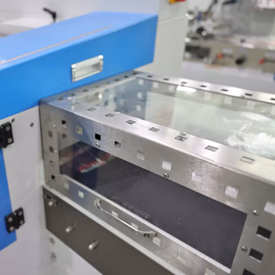 Machine de conditionnement automatique d'oreiller de ventes chaudes pour lingette humide / couche pour bébé / serviette hygiénique machine à emballer horizontale masque de gant tasse de papier machine à emballer